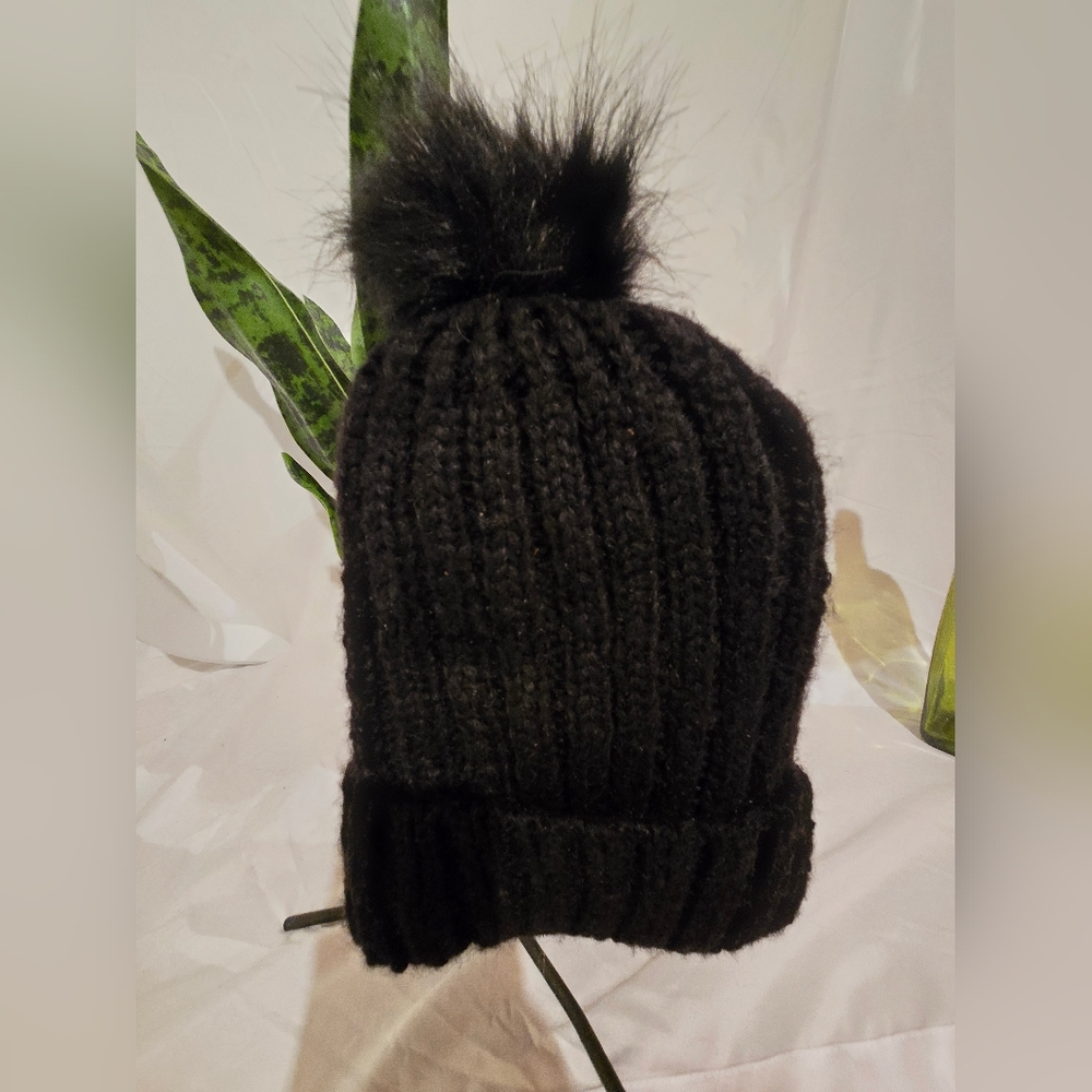 Black Knit Pom-Pom Beanie